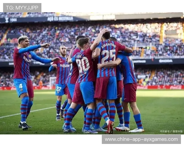 巴萨持续压制马竞，亚马尔低平球传中引发混战