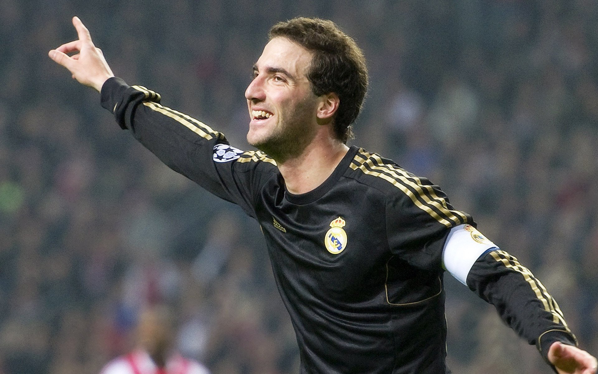 “德甲争冠进入关键期,豪门战斗不断”,德甲榜首大战